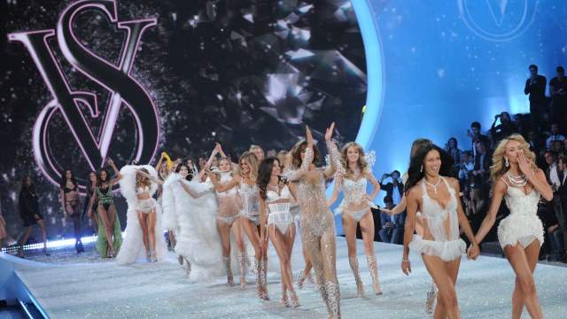 Victoria's Secret Fashion Show 2013, Victoria's Secret Fashion Show 2013 Highlights, Victoria's Secret Fashion Show 2013 Best Moments, Victoria's Secret Fashion Show 2013 Recap, Victoria's Secret Fashion Show 2013 Photos, Victoria's Secret Fashion Show 2013 Pics, Victoria's Secret Fashion Show 2013 Hottest Pics, Victoria's Secret Fashion Show 2013 Hottest Photos, Victoria's Secret Fashion Show 2013 Hot Pics, Victoria's Secret Fashion Show 2013 Sexy Lingerie, Victoria's Secret Fashion Show 2013 Sexy Pics, Victoria's Secret Fashion Show 2013 Hot Photos, Victoria's Secret Fashion Show 2013 Behati Prinsloo, Victoria's Secret Fashion Show 2013 Taylor Swift, Victoria's Secret Fashion Show 2013 Adam Levine, Victoria's Secret Fashion Show 2013 Ian Axel, Victoria's Secret Fashion Show 2013 Fall Out Boy, Victoria's Secret Fashion Show 2013 Front Row, Victoria's Secret Fashion Show 2013 Celebrities