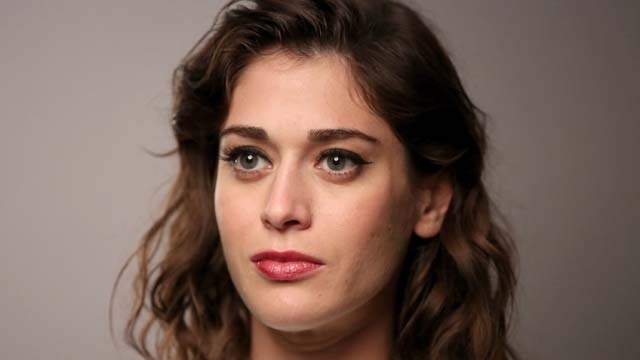 lizzy Caplan