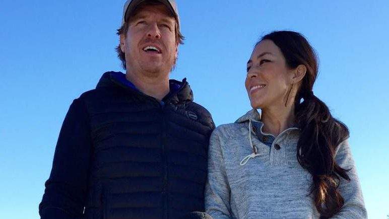 chip and joanna gaines, chip and joanna gaines hgtv