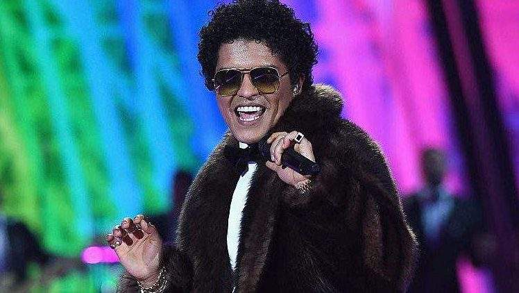Bruno Mars Songs, Bruno Mars Tour Dates, Bruno Mars Visionary Award 2017 Teen Choice Awards