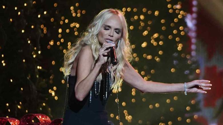 Kristin Chenoweth CMA Country Christmas