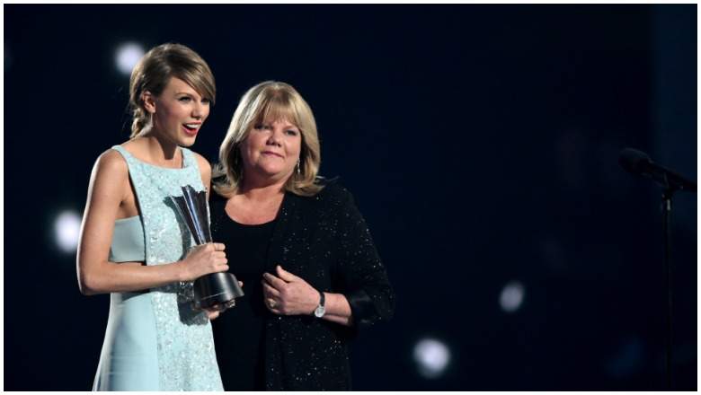 Taylor swift mom