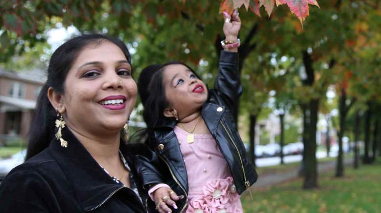 Jyoti and Archana take in the scenery on TLC's World's Smallest Woman