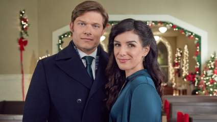 ‘Time for Her to Come Home for Christmas’: Behind-the-Scenes Filming Stories