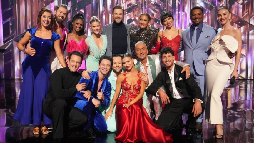 Season 32 cast.