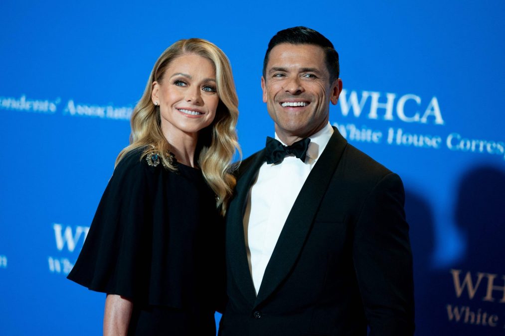 Kelly Ripa and Mark Consuelos arrive for the White House Correspondents' Association dinner in 2023.