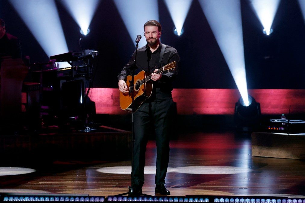 Sam Hunt playing guitar