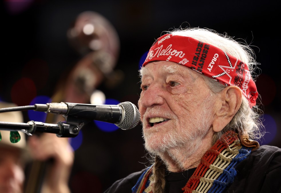 Willie Nelson singing