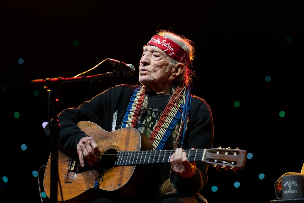 Willie Nelson singing