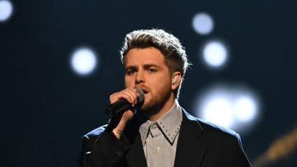 Alex Warren Announces Upcoming Album: “You’ll Be Alright, Kid”