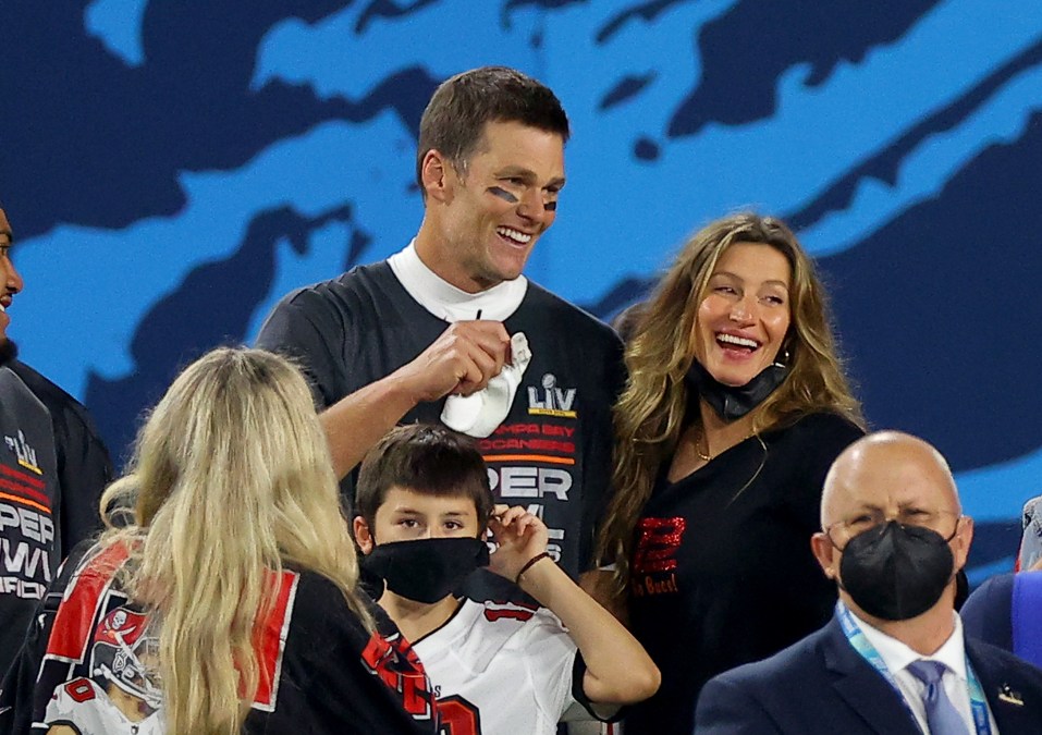 Tom Brady #12 of the Tampa Bay Buccaneers celebrates with Gisele Bundchen