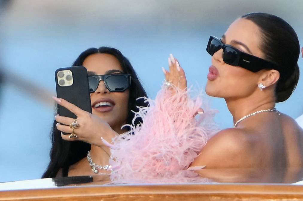 US reality TV personality Kim Kardashian (L) and US socialite Khloe Kardashian 