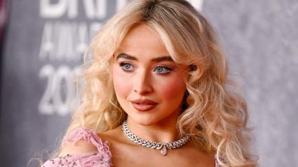 Sabrina Carpenter Bares Her Back in Beautiful Backless Dress [PHOTOS]