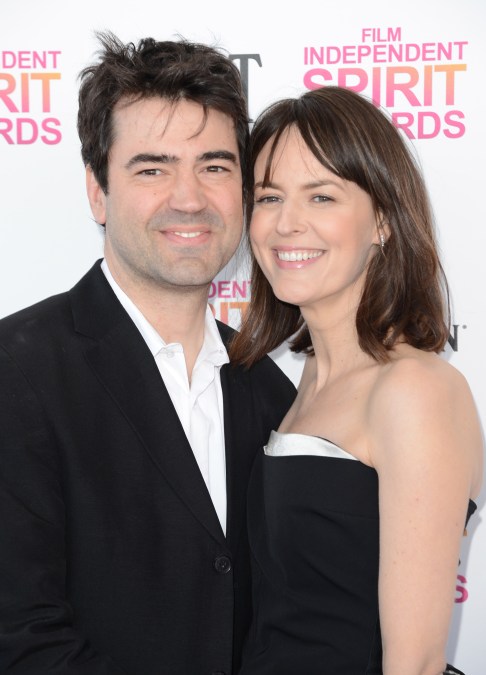  Actors Rosemarie DeWitt (R) and Ron Livingston 