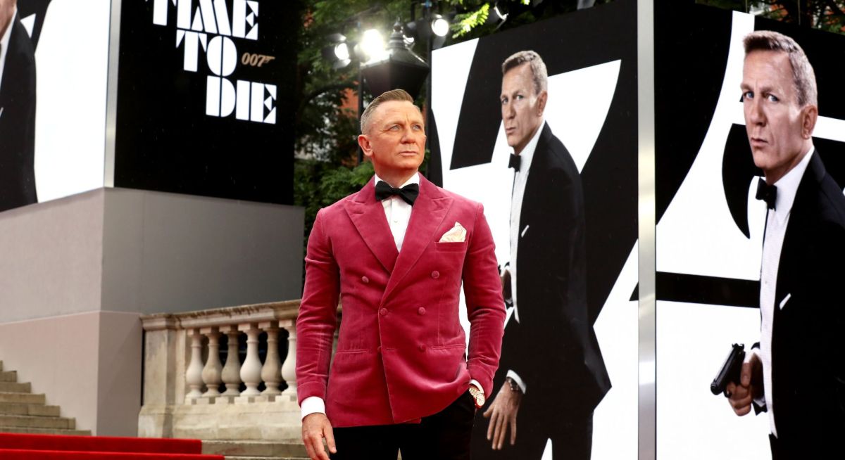 Daniel Craig attends the World Premiere of "NO TIME TO DIE" at the Royal Albert Hall on September 28, 2021 in London, England