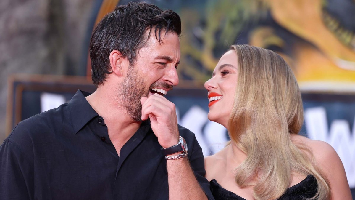 Scarlett Johansson Jonathan Bailey