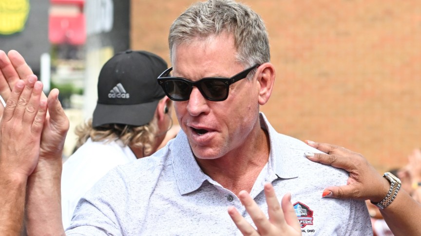 Troy Aikman celebrating with fans