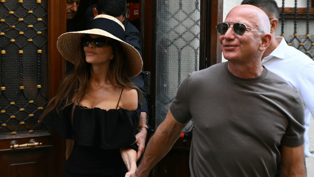 Jeff Bezos attends mother's funeral