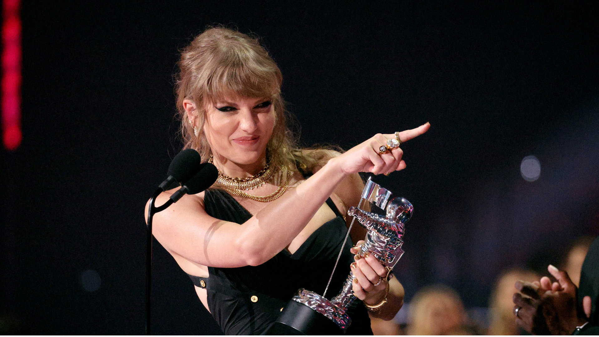 Taylor Swift The Tiny Bubbles in Champagne