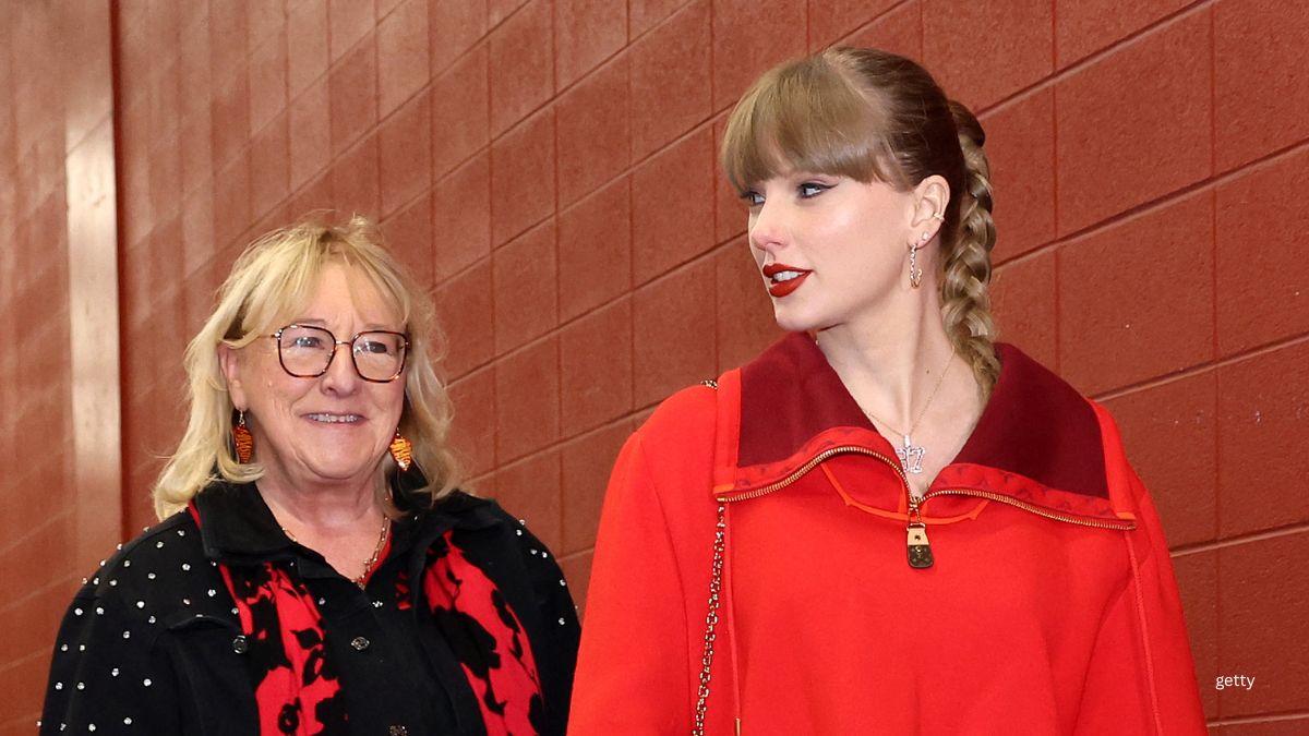 Taylor Swift - Donna Kelce