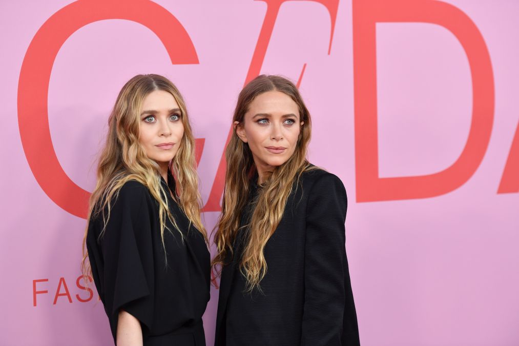 US fashion designers Mary-Kate (R) and Ashley Olsen 