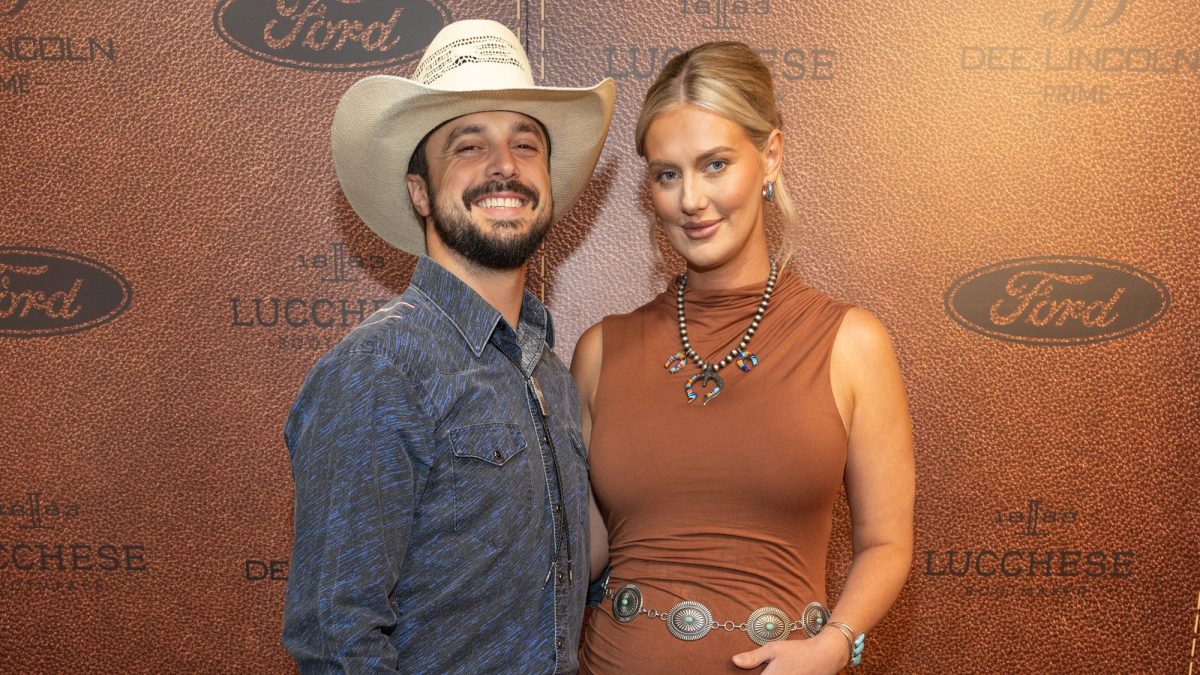 Ian Munsick, Caroline Munsick