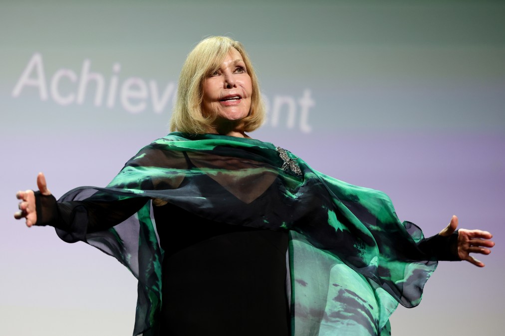 Kim Novak receives the Golden Lion For Lifetime Achievement Award 