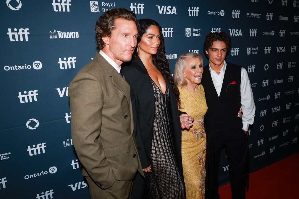 (L/R) US actor Matthew McConaughey, his wife Brazilian-US model Camila Alves McConaughey, his mother Kay McConaughey and his son Levi McConaughey 