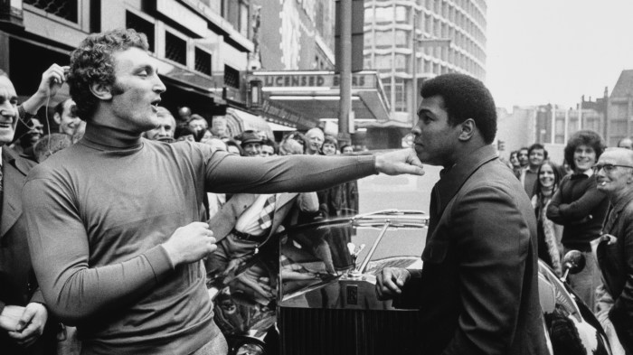 Joe Bugner and Muhammad Ali pretending to box