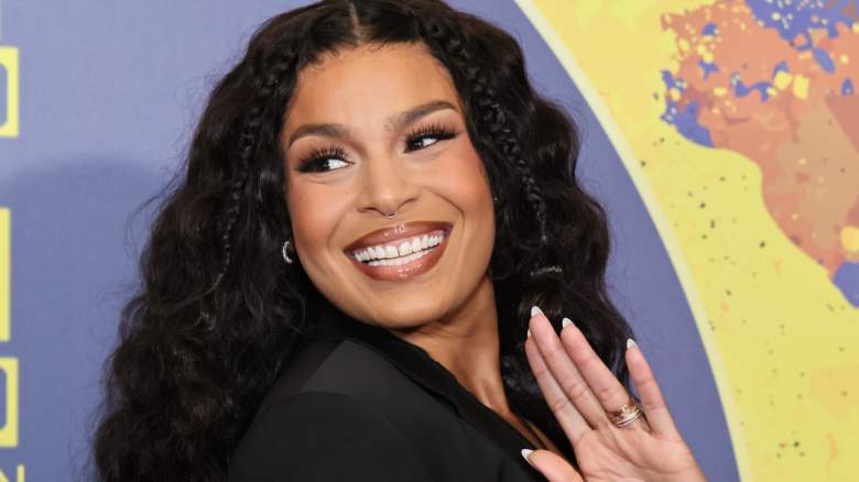 Jordin Sparks smiling and waving