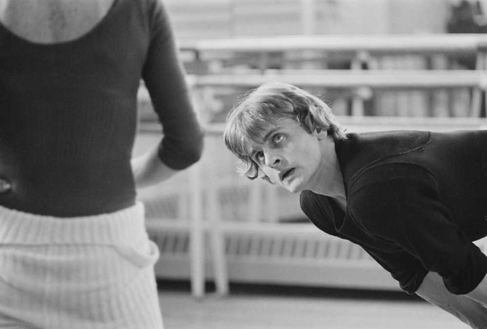 Soviet-born Russian and American dancer, choreographer, and actor Mikhail Baryshnikov, UK, 10th October 1975. 