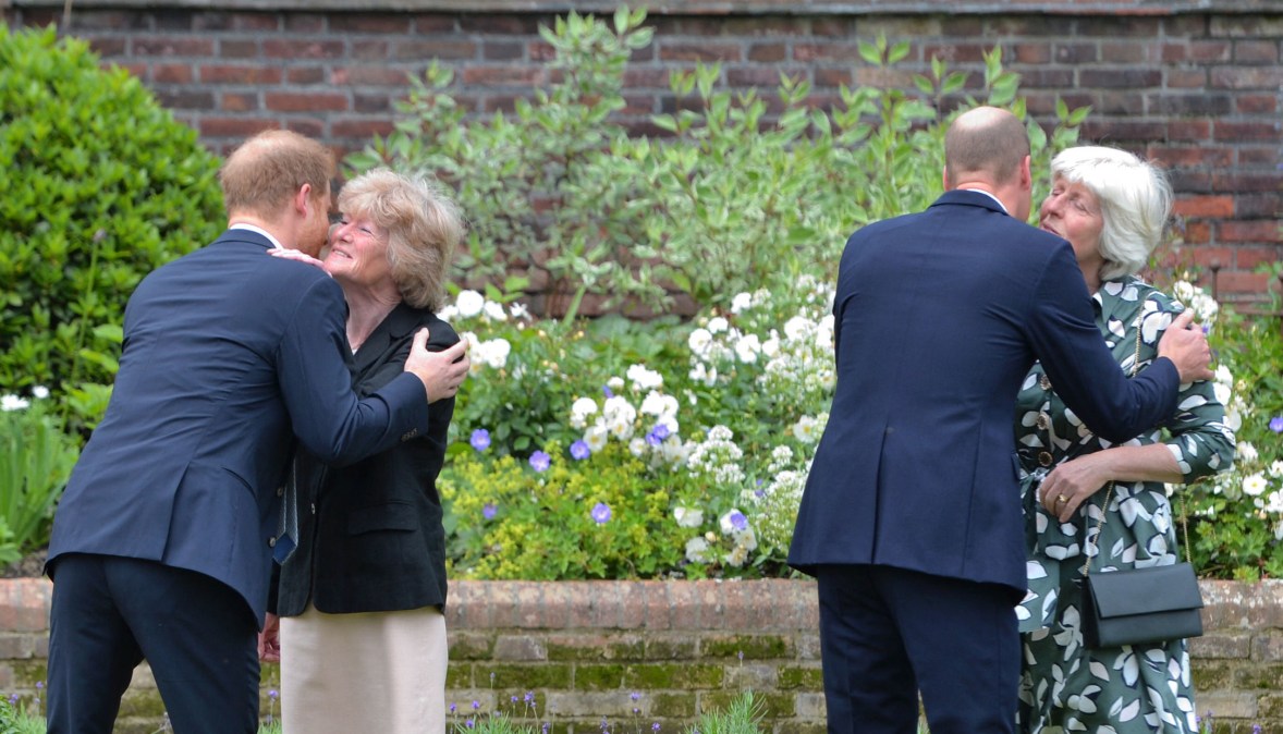 Britain's Prince William, Duke of Cambridge (2R) and Britain's Prince Harry, Duke of Sussex (L) greet their aunts Lady Sarah McCorquodale (2L) and Lady Jane Fellowes (R) 