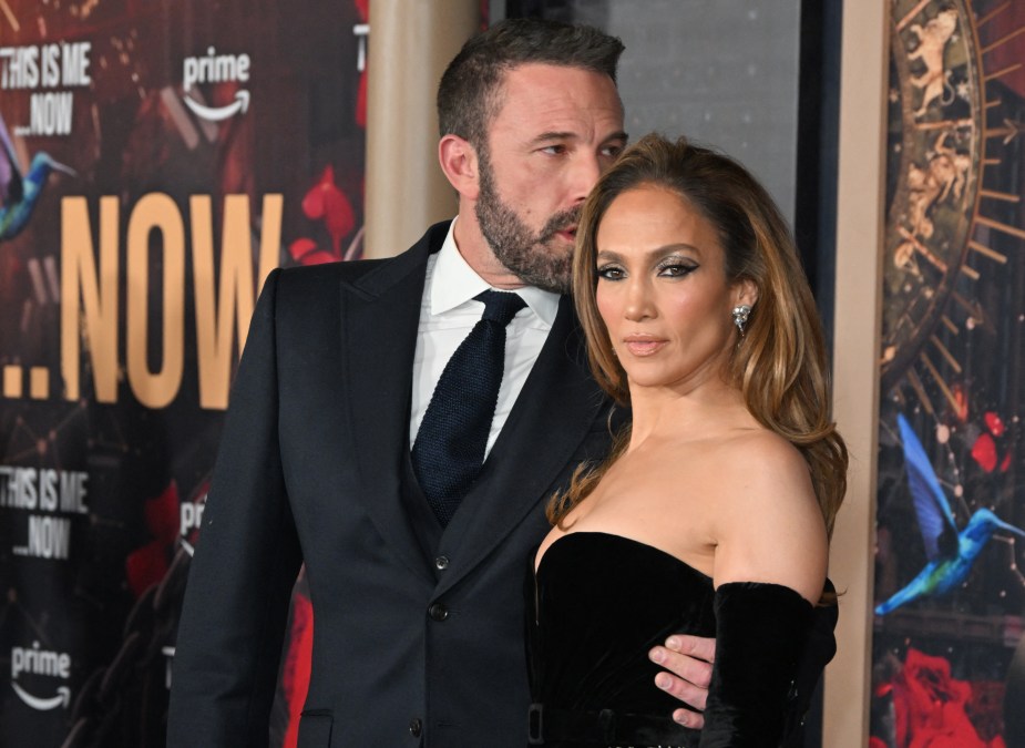 US actress Jennifer Lopez (R) and US actor Ben Affleck