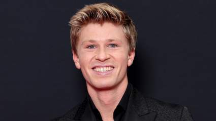 Robert Irwin’s Shirtless Salsa Routine Compared to Iconic Film Moment: VIDEO
