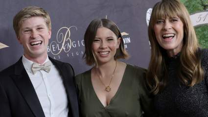 Bindi Irwin Reacts to Brother Robert Irwin’s Dedication Dance for Their Mom