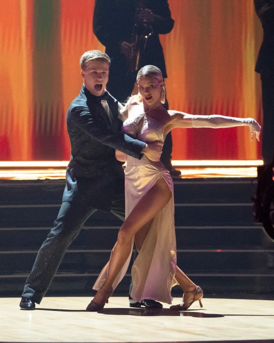 DANCING WITH THE STARS - &ldquo;20th Birthday Party&rdquo;