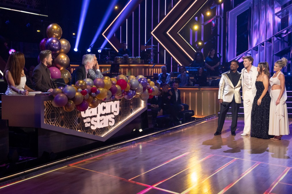 DEREK HOUGH, TOM BERGERON, BRUNO TONIOLI, ALFONSO RIBEIRO, ROBERT IRWIN, BINDI IRWIN, WITNEY CARSON