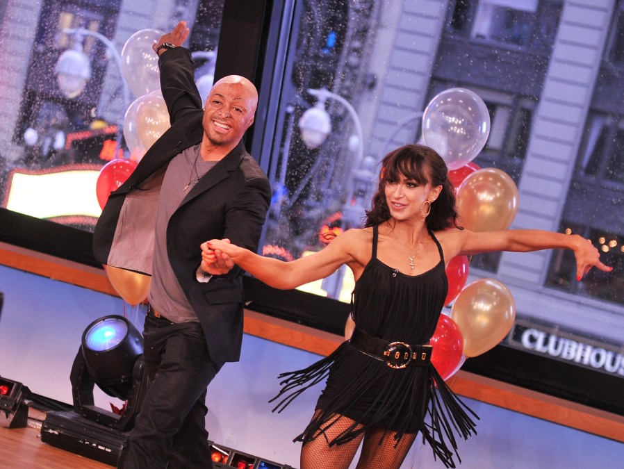 J.R. Martinez & Karina Smirnoff dancing