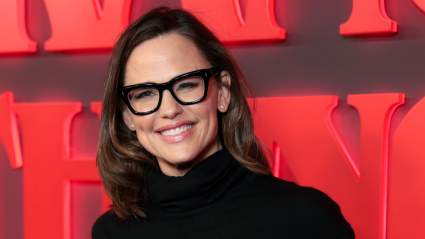 Jennifer Garner Is Ready for Christmas (And So Is Her Dinosaur)