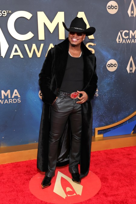 Musician Ne-Yo smiling at CMAs 2025