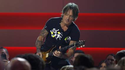 Keith Urban’s First Awards Show Performance Since Split