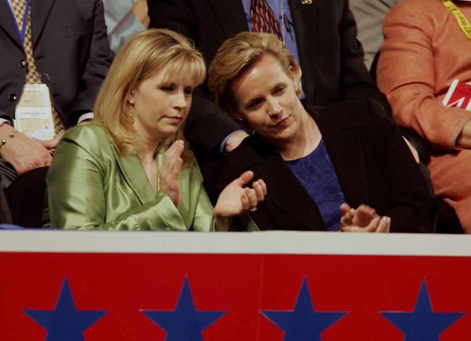 Elizabeth(L) and Mary Cheney, daughters of Vice President Dick Cheney