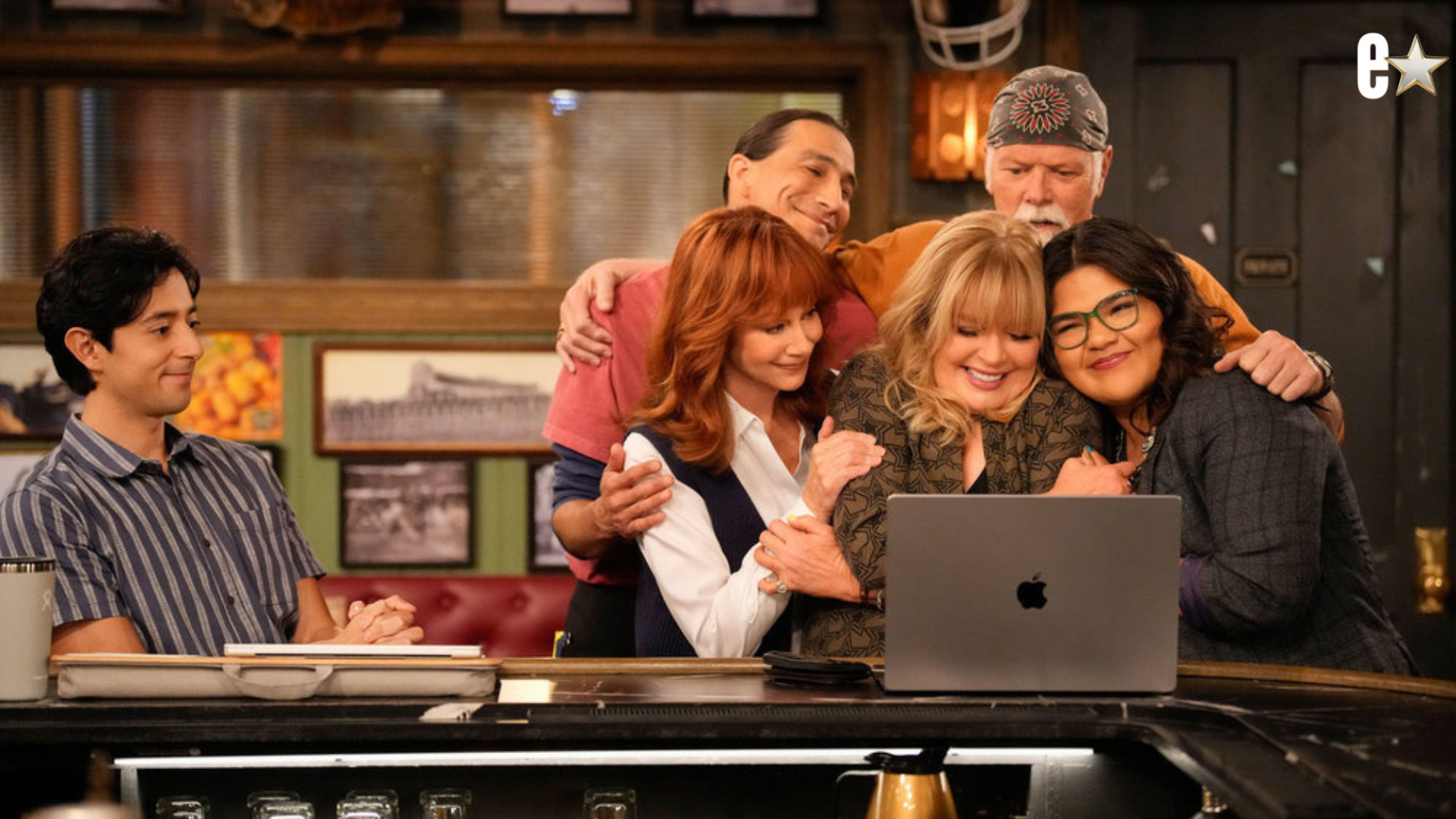Reba McEntire Receives Sweet Surprise From "Happy’s Place" Co-stars