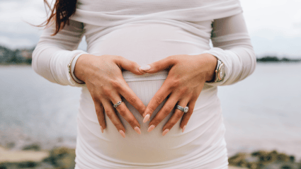 Former Bachelorette Shows Off Her Baby Bump: PHOTO