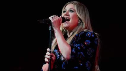 How to Watch Kelly Clarkson on Netflix’s ‘NFL Christmas Gameday’