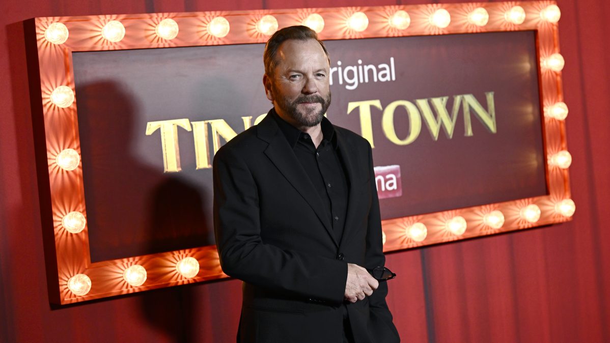 Kiefer Sutherland.
