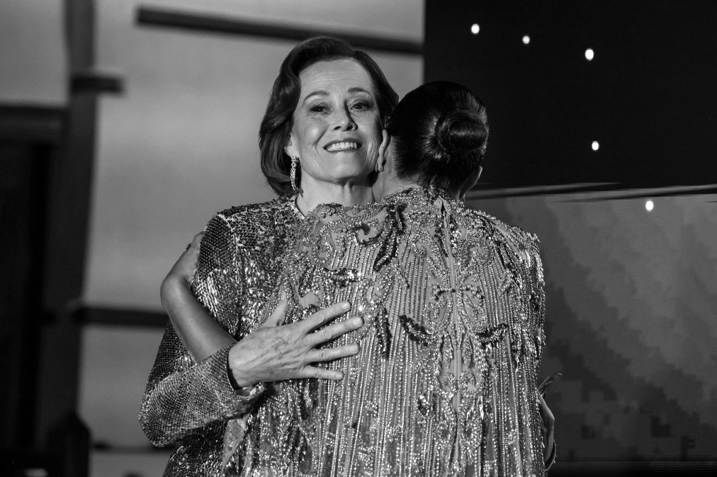 Sigourney Weaver presents the Omar Sharif Award to Hend Sabry 
