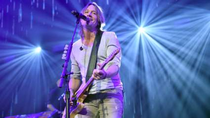 Keith Urban Brings Holiday Cheer to Hospitalized Children During a Heartwarming Visit