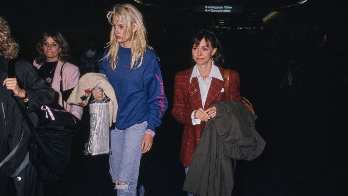 Daryl Hannah, Sally Field