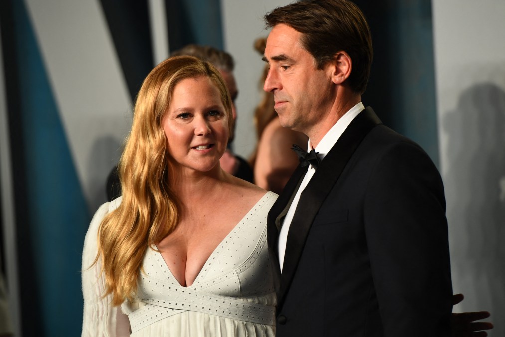 Amy Schumer and Chris Fischer attend the 2022 Vanity Fair Oscar Party
